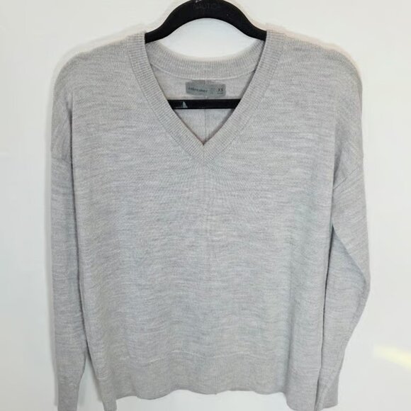Icebreaker 100% Wool Shearer V-Neck Charcoal Heather Women's Sweater Size XS - Picture 1 of 3